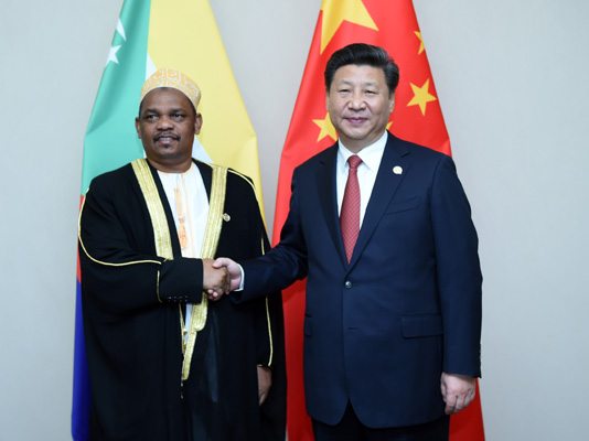 12月4日，國家主席習(xí)近平在約翰內(nèi)斯堡會(huì)見科摩羅總統(tǒng)伊基利盧。 新華社記者 張鐸 攝 

