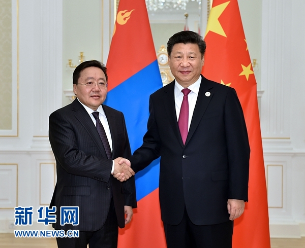 6月23日，國家主席習近平在塔什干會見蒙古國總統(tǒng)額勒貝格道爾吉。 新華社記者李濤攝