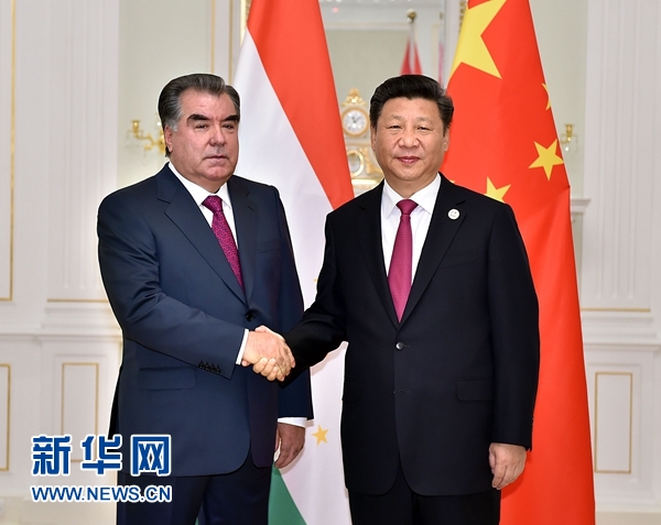 6月23日，國(guó)家主席習(xí)近平在塔什干會(huì)見(jiàn)塔吉克斯坦總統(tǒng)拉赫蒙。新華社記者李濤攝