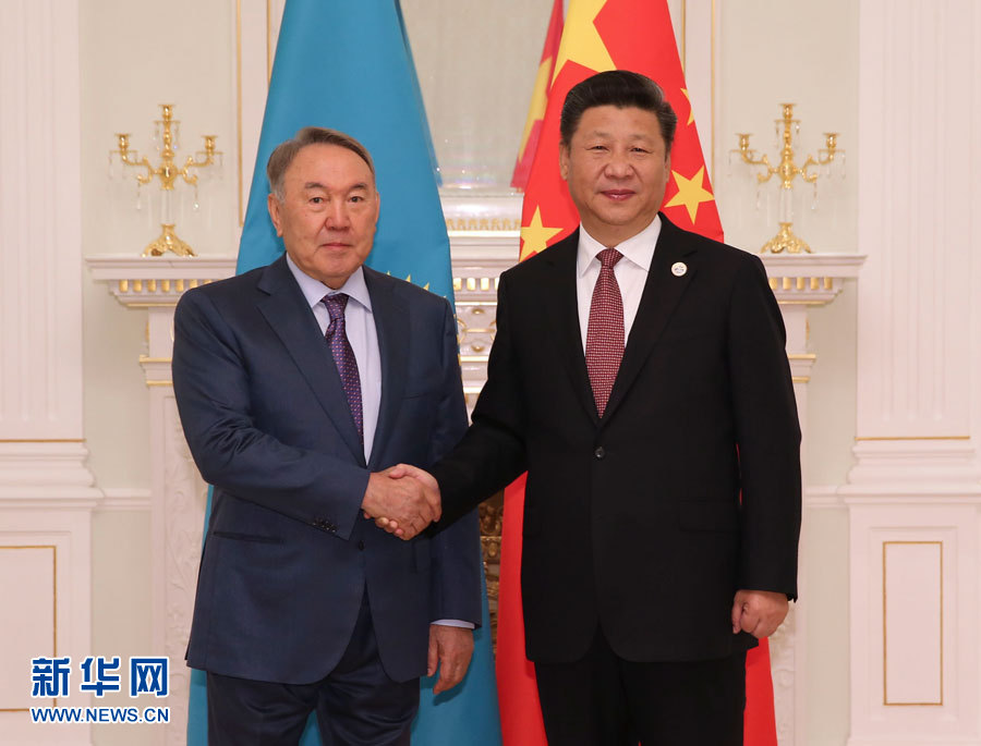  6月24日，國(guó)家主席習(xí)近平在塔什干會(huì)見哈薩克斯坦總統(tǒng)納扎爾巴耶夫。 新華社記者 蘭紅光 攝 