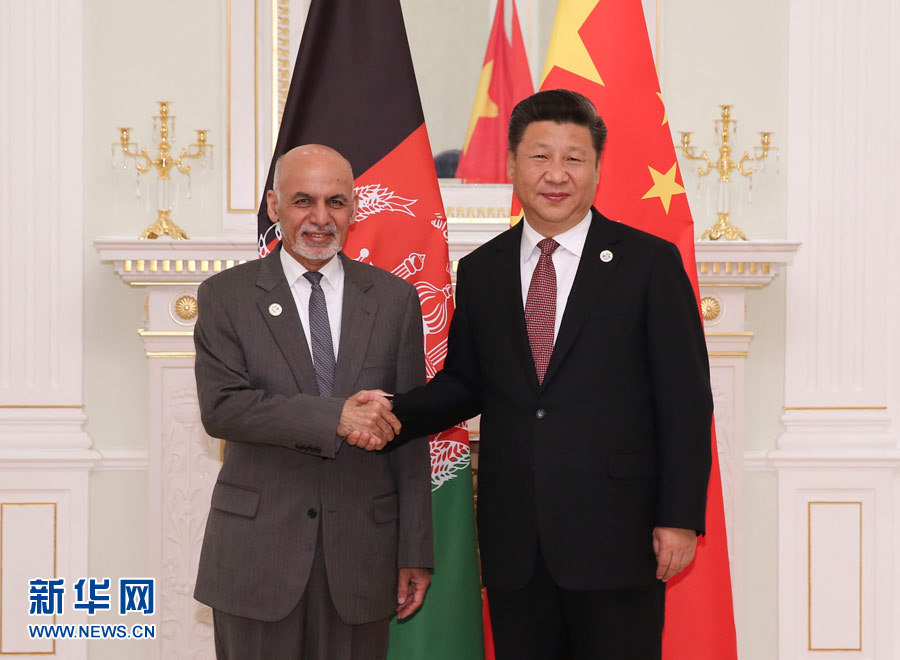  6月24日，國(guó)家主席習(xí)近平在塔什干會(huì)見阿富汗總統(tǒng)加尼。 新華社記者蘭紅光 攝 