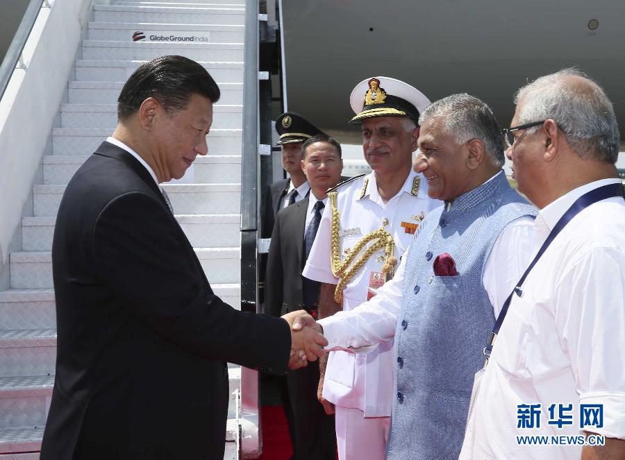 10月15日，國家主席習(xí)近平抵達(dá)印度果阿，應(yīng)印度總理莫迪邀請(qǐng)，出席金磚國家領(lǐng)導(dǎo)人第八次會(huì)晤。 新華社記者蘭紅光攝 