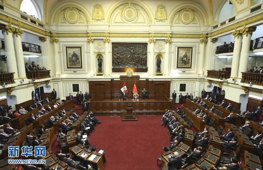 11月21日，國家主席習(xí)近平在秘魯國會(huì)發(fā)表題為《同舟共濟(jì)、揚(yáng)帆遠(yuǎn)航，共創(chuàng)中拉關(guān)系美好未來》的重要演講。 新華社記者 龐興雷 攝