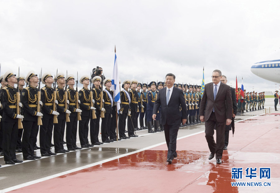 7月3日，國家主席習近平乘專機抵達莫斯科，開始對俄羅斯聯(lián)邦進行國事訪問。這是習近平出席機場歡迎儀式。 新華社記者 李學仁 攝