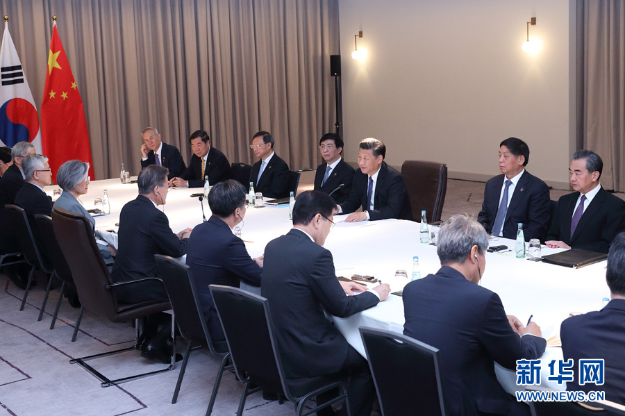7月6日，國家主席習(xí)近平在柏林會(huì)見韓國總統(tǒng)文在寅。 新華社記者 王曄攝