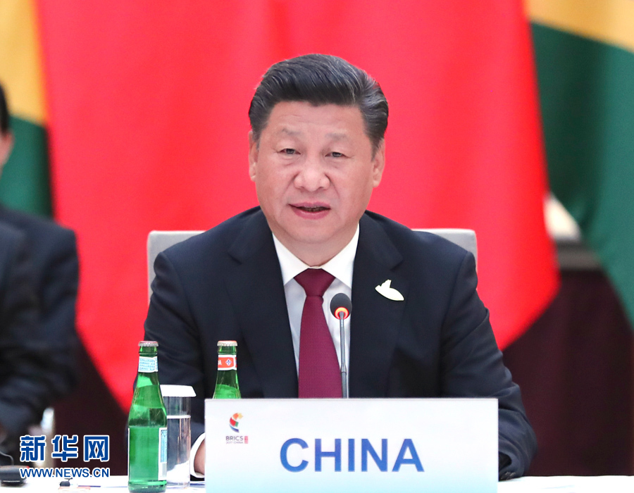 7月7日，國家主席習(xí)近平在德國漢堡主持金磚國家領(lǐng)導(dǎo)人非正式會晤，發(fā)表引導(dǎo)性講話和總結(jié)講話。 新華社記者 馬占成 攝
