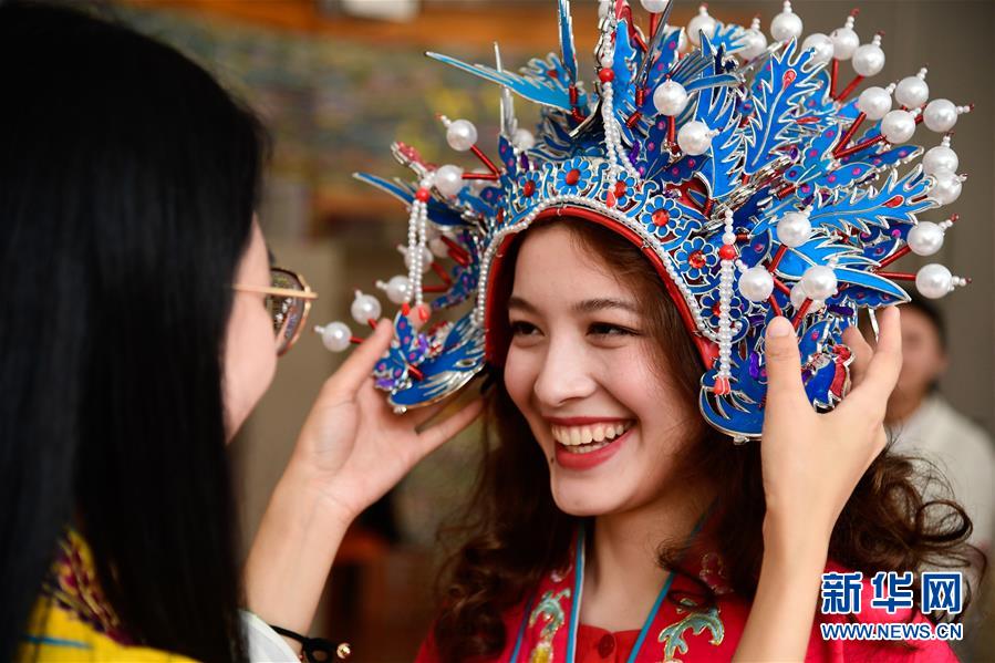 （新華全媒頭條·上合青島峰會·圖文互動）（14）遠(yuǎn)航，揚(yáng)起“上海精神”的時(shí)代風(fēng)帆——寫在上海合作組織成員國元首理事會第十八次會議即將召開之際