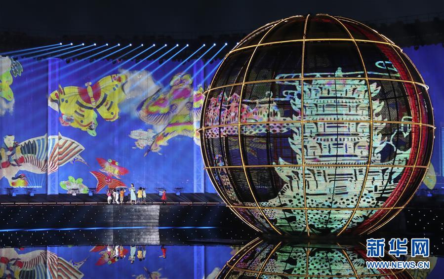 （新華全媒頭條&middot;上合青島峰會(huì)&middot;圖文互動(dòng)）（3）構(gòu)建命運(yùn)共同體 書(shū)寫(xiě)上合新篇章&mdash;&mdash;寫(xiě)在上海合作組織青島峰會(huì)閉幕之際