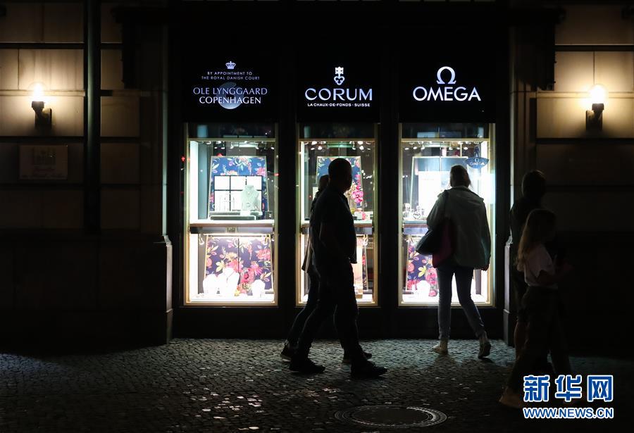 (國際)(8)德國柏林:夜來“菩提樹下”