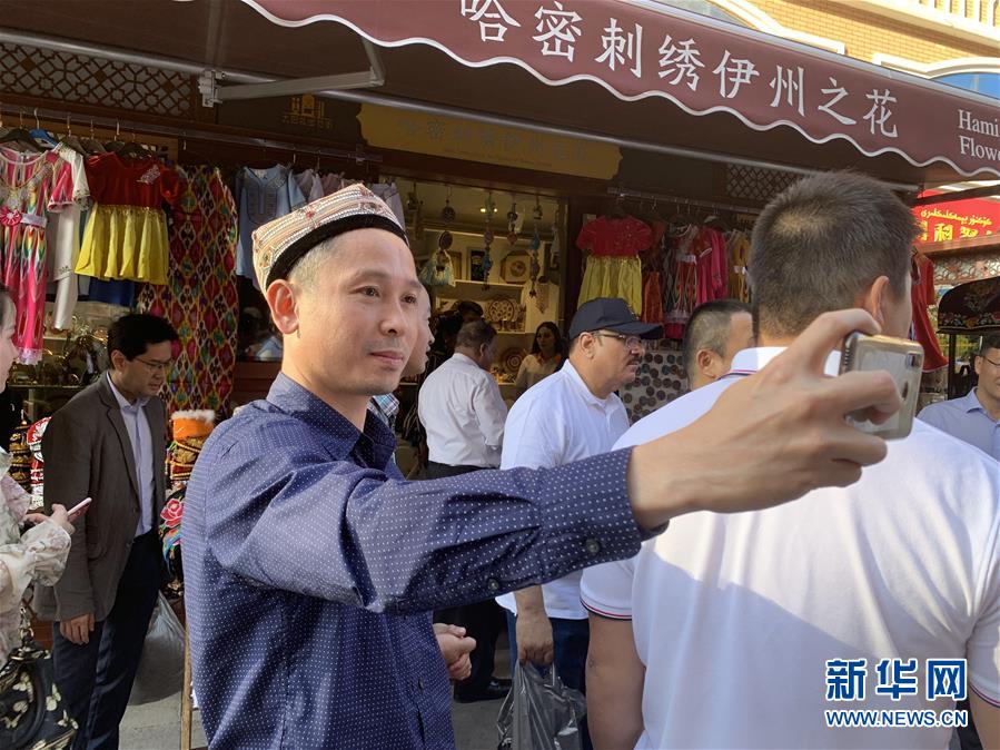 （圖文互動(dòng)）（4）多國(guó)駐華使節(jié)參訪新疆：中國(guó)反恐、去極端化經(jīng)驗(yàn)值得學(xué)習(xí)借鑒