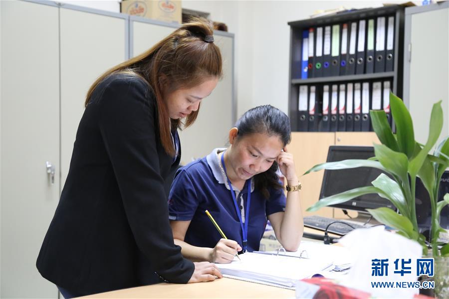 （國際·圖文互動）（1）通訊：“信守承諾，一諾千金”——一個老撾女孩在中國企業(yè)的十年成長史