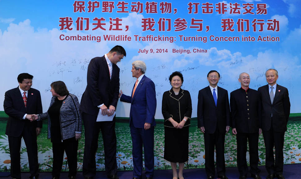 劉延?xùn)|、楊潔篪同美國國務(wù)卿克里共同出席中美打擊野生動植物非法交易宣傳活動（圖）
