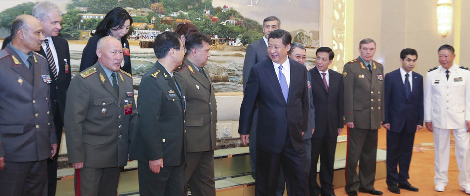 習(xí)近平會見出席上合組織成員國軍隊(duì)總參謀長會議的各國總長[資料圖]