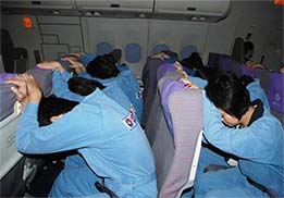 系好安全帶，記住安全門