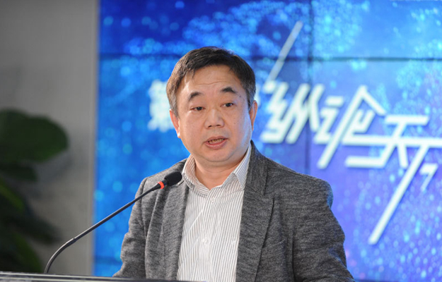 倪峰：明年看全球化，就是看中國