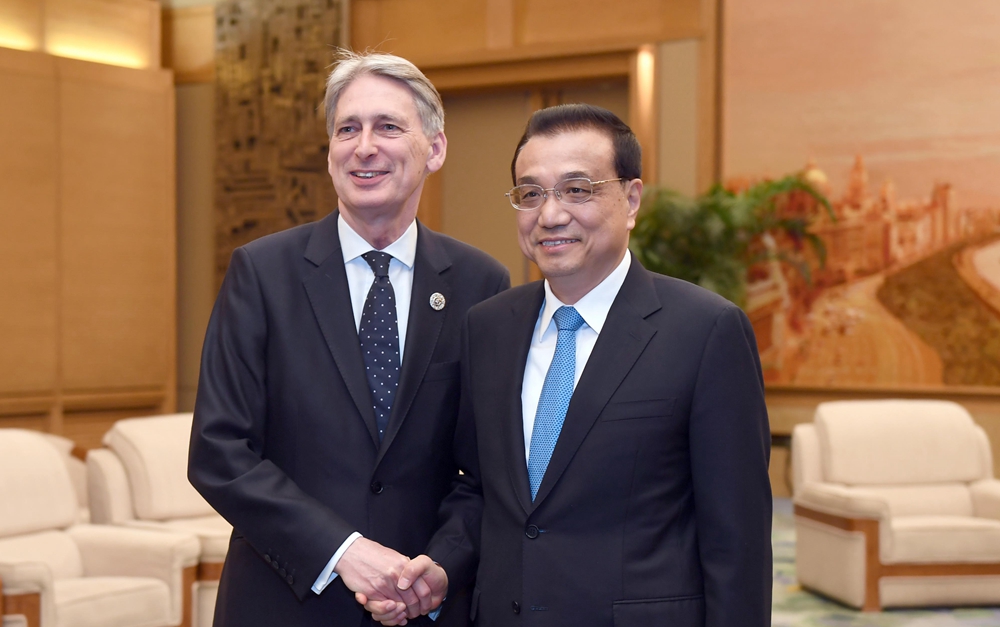 李克強(qiáng)會(huì)見英國首相特使、財(cái)政大臣哈蒙德